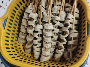 捞出控干水分备用！