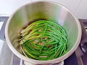 再铺一层小香葱
