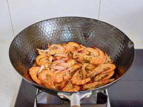 快去翻炒2分钟出锅。