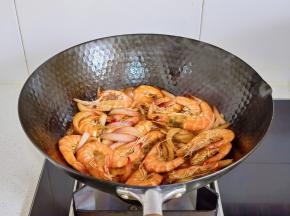 快去翻炒2分钟出锅。