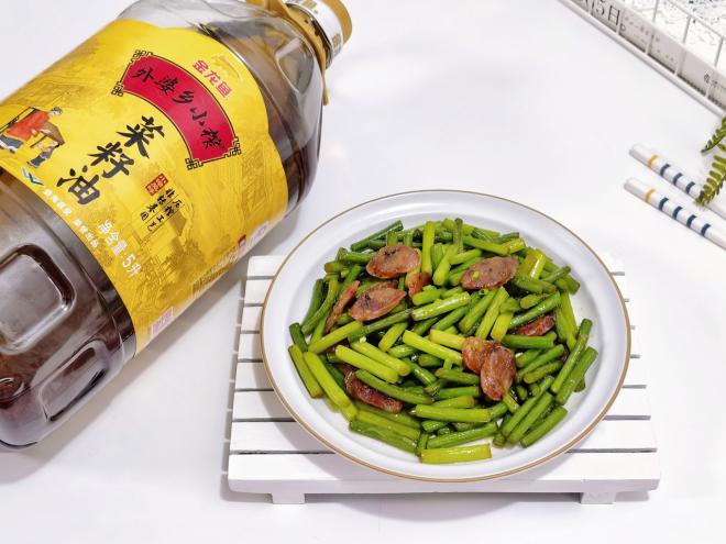腊肠炒蒜苔