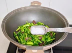 按个人口味加盐调味。