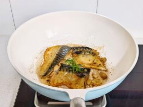 煎至金黄就可以。