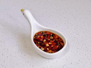 再倒入白灼汁搅拌均匀。