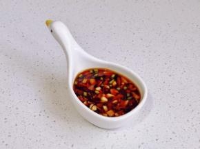 再倒入白灼汁搅拌均匀。