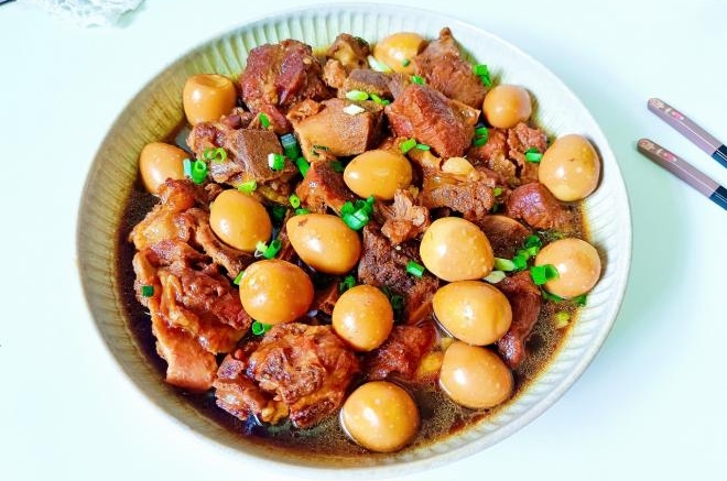 酱焖筒骨鹌鹑蛋