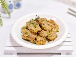 装盘撒葱花即可享用。