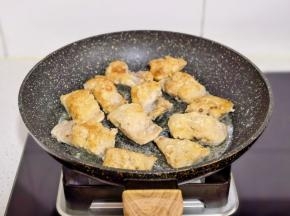 煎至两面金黄。