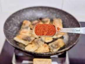 辣椒粉。（按个人口味添加）