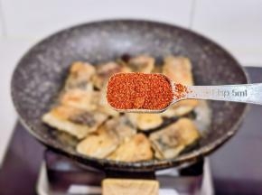 辣椒粉。（按个人口味添加）