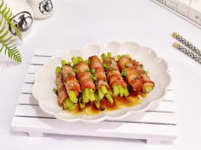 白灼汁，蚝油倒入碗中搅拌均匀，淋上面就好啦！