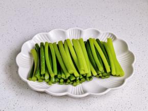 再切小段摆盘。