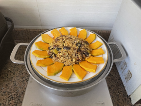 入蒸锅，大火蒸10分钟。