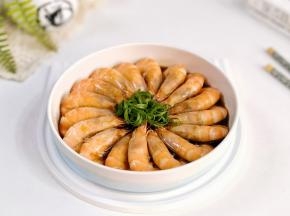 留点料汁，装饰葱丝。