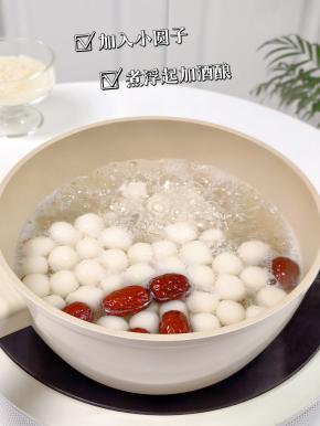 下小圆子煮至浮起+酒酿。