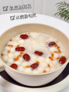 加入枸杞，水淀粉枸杞浓稠关火。