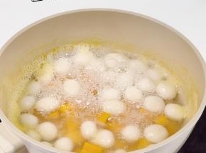 加小圆子煮至浮起即可。