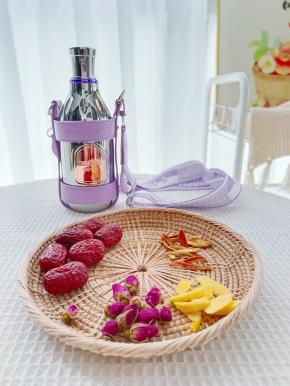 准备好红枣，生姜【生姜选用这种黄皮的】陈皮，干玫瑰花。