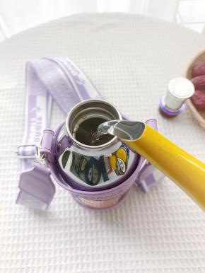 倒入开水泡【泡开水的长短根据自己的喜欢来，喜欢味道浓一点点的可以多泡一会】