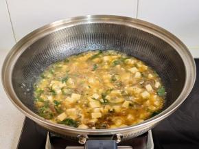 烧开调味，淋上水淀粉勾芡至浓稠就好啦！