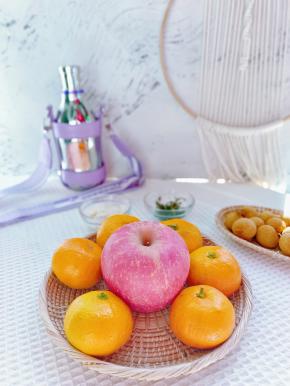 自己的橘子，酸甜口的，特别爱吃。