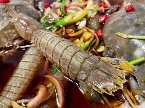 虾爬子入味也是非常到位，好吃到停不下来。