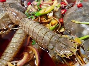 虾爬子入味也是非常到位，好吃到停不下来。