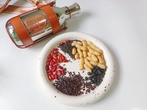 准备好花生，芸豆，黑米，黑豆，黑芝麻