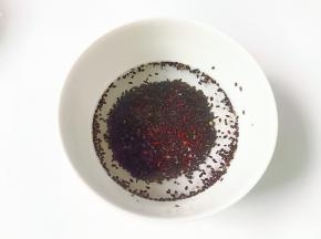 黑米和黑芝麻清洗干净备用