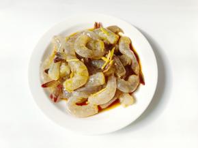 生姜丝少许，抓拌均匀腌制半小时