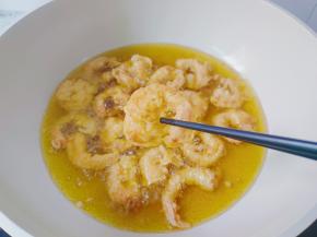 炸到里面金黄即可捞出