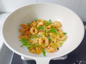 加香菜，翻拌均匀即可！