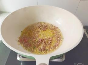 翻炒至变色