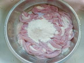 再用面粉反复多清洗几次