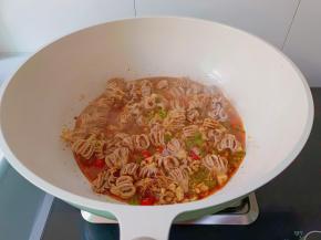 加入粉肠，盐味精