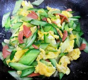 炒至所有食材完全入味，即可出锅享用。