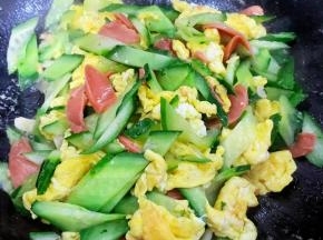 炒至所有食材完全入味，即可出锅享用。