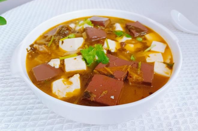 咸菜豆腐炖鸭血