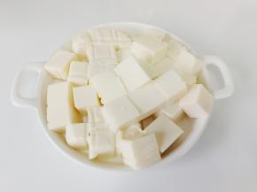 豆腐也切成小方块
