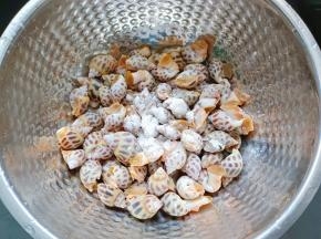 花螺加两勺面粉