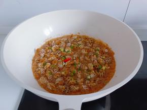 加小米椒，葱花即可出锅！