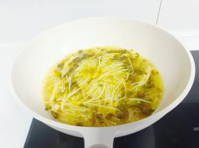 放笋，金针菇煮五分钟