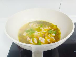 放香菜即可出锅【金汤有咸味，可以不用加盐】