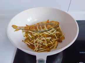 加雪菜，笋丝炒香